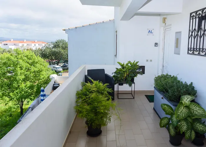 Апартаменти Hillside With Sea View & Fibre Internet Албуфейра