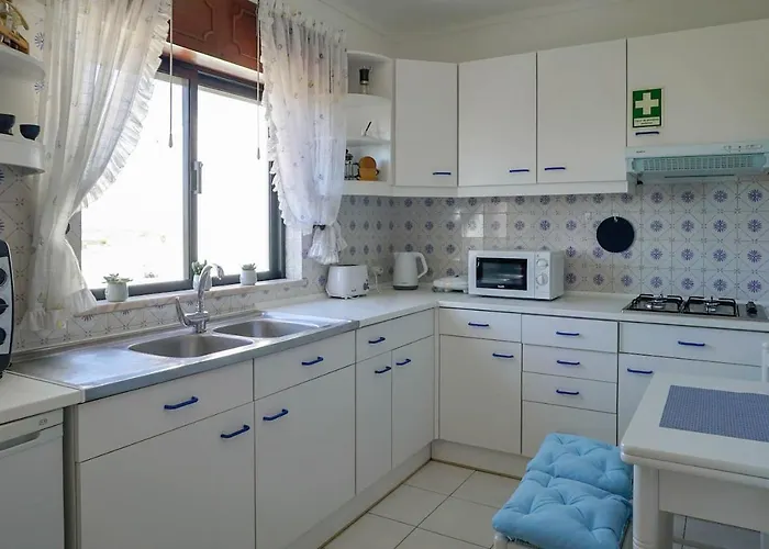 Апартаменти Hillside With Sea View & Fibre Internet Албуфейра